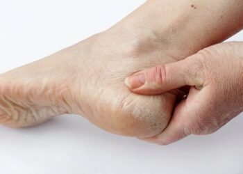 शांत झोप हवीये? मग या’ पदार्थाने रोज पायाच्या तळव्यांना करा मसाज