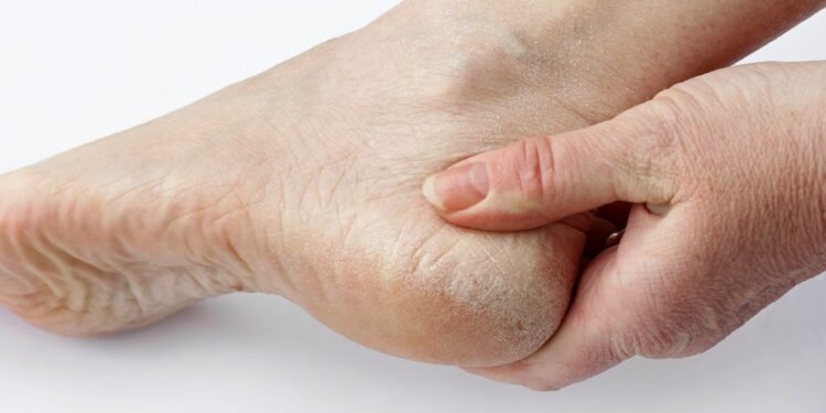 शांत झोप हवीये? मग या’ पदार्थाने रोज पायाच्या तळव्यांना करा मसाज