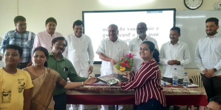 आयआयटीसाठी भोसले कॉलेजचे ५ विद्यार्थी ठरले पात्र, मान्यवरांच्या हस्ते विद्यार्थ्यांचा सत्कार; अध्यक्ष सुधीर पाटील म्हणाले, आज भाग्याचा दिवस!