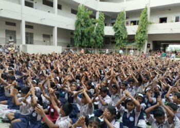 हरिनामाच्या जयघोषात तल्लीन झाले सोलापूरच्या मेहता शाळेचे विद्यार्थी; धाराशिवची कन्या राजश्री ढवळेने सादर केले सुश्राव्य कीर्तन