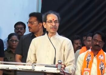 वाघाचे कातडे पांघरलेला लांडगा पंधरा वर्ष पोसला;   उद्धव ठाकरेंचा खासदार ओमराजे यांच्यावर जोरदार हल्ला