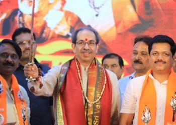 संपत्तीची रास, खोक्यांचं आमिष लाथाडून आलेला कैलास हा खरा शिवसैनिक; उद्धव ठाकरेंकडून निष्ठेचं कौतुक