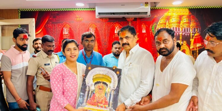 राष्ट्रवादीचे नेते जयंत पाटील तुळजाभवानी मातेच्या दर्शनाला, काय घातले साकडे ?, चर्चेला उधाण
