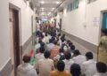 सोनारीच्या विद्यार्थ्यांचे जिल्हा परिषदेत ठिय्या आंदोलन, शिक्षकाच्या मागणीसाठी पालकही आक्रमक