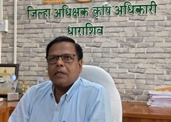 जिल्हा अधीक्षक कृषी अधिकाऱ्यांवर भर रस्त्यात शाईफेक; कार्यालयात येताना अज्ञात व्यक्तीकडून शाईफेक