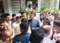 खासदार ओमराजे यांनी आयोजित केलेल्या पालकमंत्र्यांच्या स्नेहभोजनात दोन कार्यकर्त्यांमध्ये वाद