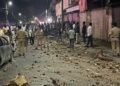 Breaking दोन गटांत फ्रीस्टाइल हाणामारी; दगडफेकीत पाच जखमी; लातूर-बार्शी महामार्गावर दगडांचा खच; दुकाने बंद, पोलिस बंदोबस्त वाढविला