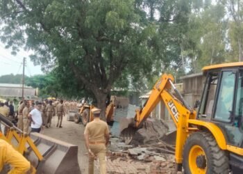 ढोकी येथील शासकीय जागेवरील अतिक्रमणाचा वाद पुन्हा पेटला          रोपवाटिकेच्या कर्मचाऱ्यांना धक्काबुक्की, कपडे फाडून मारहाण; २२ जणांवर गुन्हा दाखल