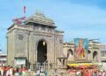 शेगाव संस्थानने १ कोटी,११ लाख दिले, तुळजाभवानी संस्थान दुष्काळग्रस्त गावांची जबाबदारी घेणार का? _  धाराशिव जिल्ह्यात दुष्काळाची तीव्रता; चारा-पाण्यासाठी शेतकरी, पशुधनाची कसरत