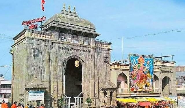शेगाव संस्थानने १ कोटी,११ लाख दिले, तुळजाभवानी संस्थान दुष्काळग्रस्त गावांची जबाबदारी घेणार का? _ धाराशिव जिल्ह्यात दुष्काळाची तीव्रता; चारा-पाण्यासाठी शेतकरी, पशुधनाची कसरत