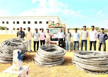 स्थानिक गुन्हे शाखेकडून पवनचक्कीची तार चोरणाऱ्या पाच आरोपींच्या मुसक्या आवळल्या; ११ लाख ५३ हजारांचा मुद्देमाल जप्त