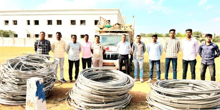 स्थानिक गुन्हे शाखेकडून पवनचक्कीची तार चोरणाऱ्या पाच आरोपींच्या मुसक्या आवळल्या; ११ लाख ५३ हजारांचा मुद्देमाल जप्त