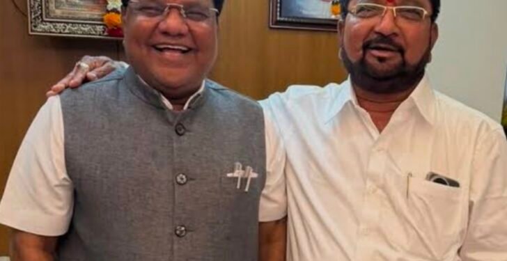 तानाजीराव–शिवाजीराव पुन्हा एकत्र; सावंत कुटुंबातील राजकीय वादाला पूर्णविराम, आता धनंजय सावंत यांच्या भूमिकेकडे लक्ष