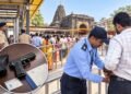 तुळजाभवानी मातेच्या अभिषेकाच्या रांगेत भाविकाकडे पिस्तूल; तुळजापुरात खळबळ