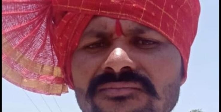 दुष्काळाने सोयाबीन गेले, शेतकऱ्याची आत्महत्या; मृतदेह जिल्हाधिकारी कार्यालयात, कुटुंबाच्या मदतीसाठी नातेवाईकांचा आक्रोश